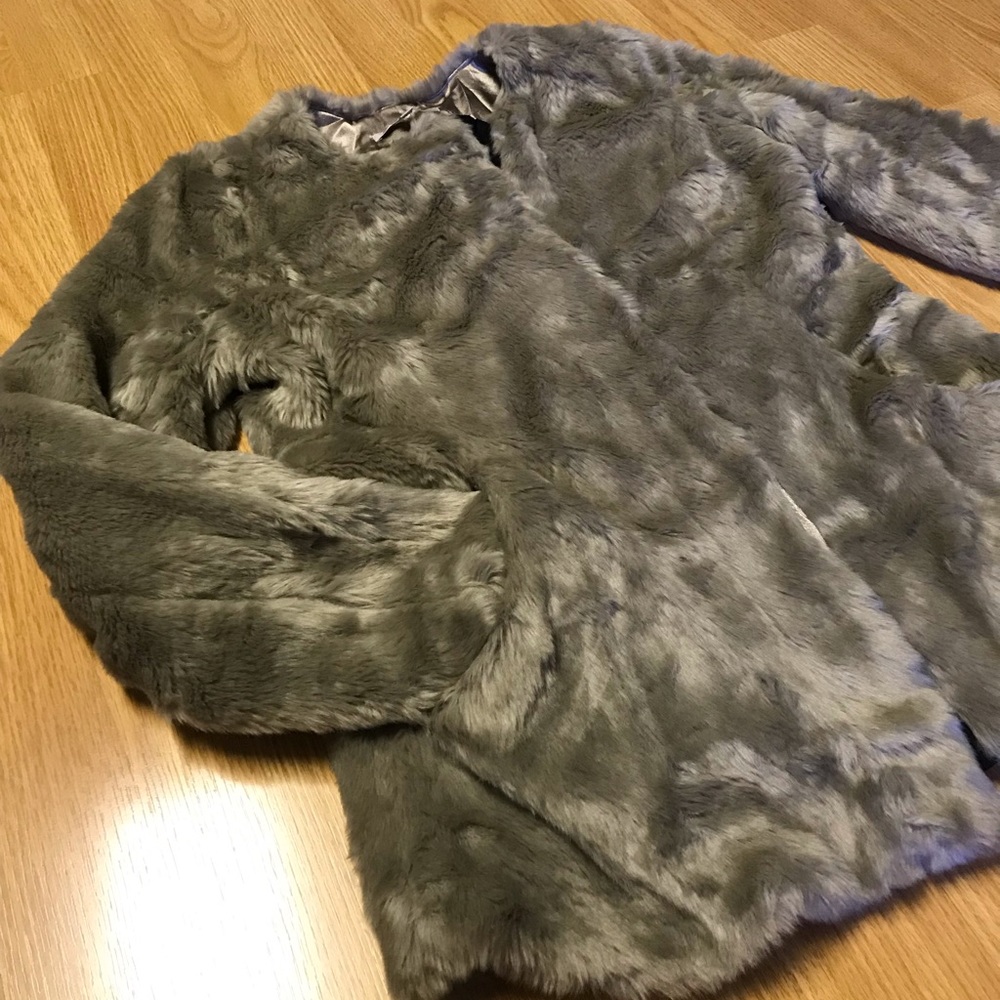 Gap faux fur jacket size XS